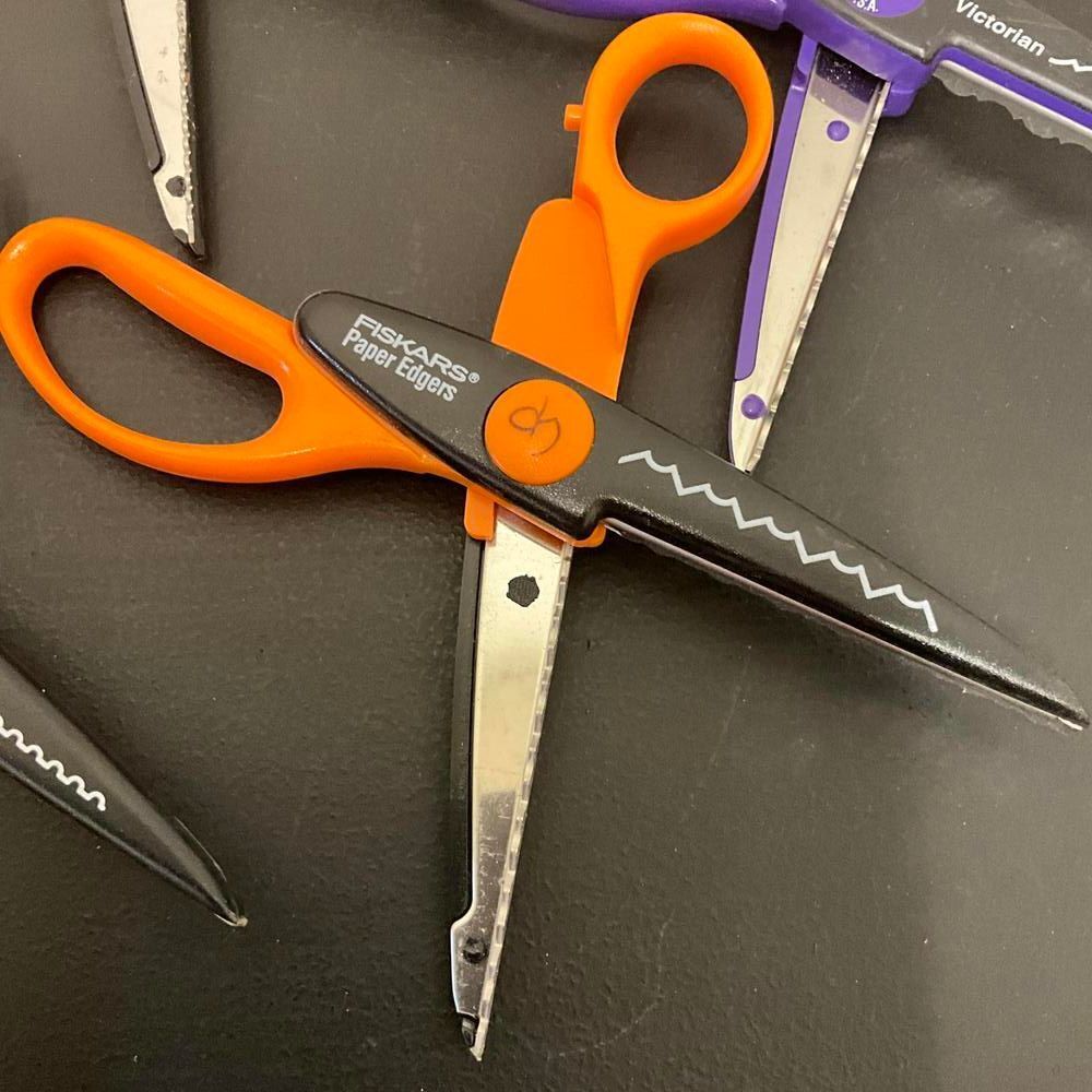 VTG Fiskars Paper Shapers Edgers Scissor Decorative Paper Lot of 4 Multicolored - Picture 7 of 9